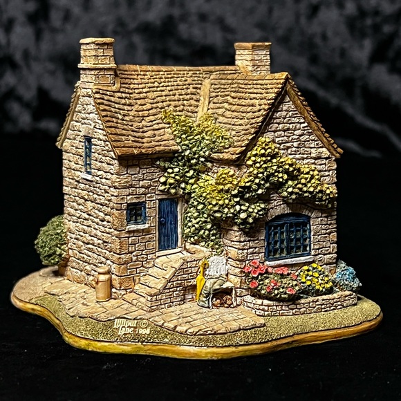 Lilliput Lane | Bo Peep Tea Room | English Tea Room Collection - Picture 8 of 13